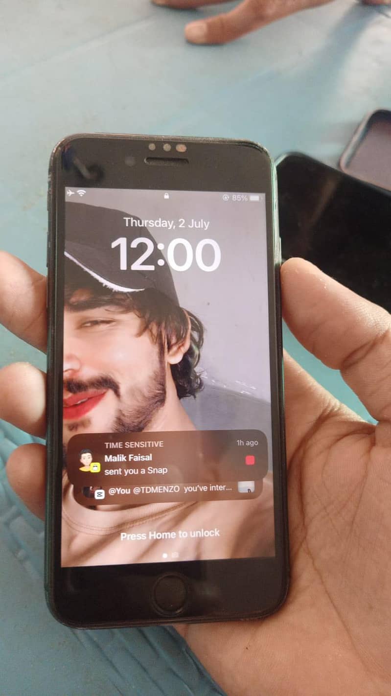 Apple iPhone 8 0
