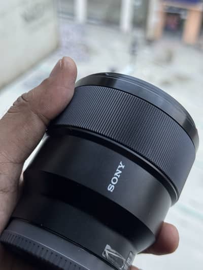 Sony lens 85mm 1.8 with box E Mount
