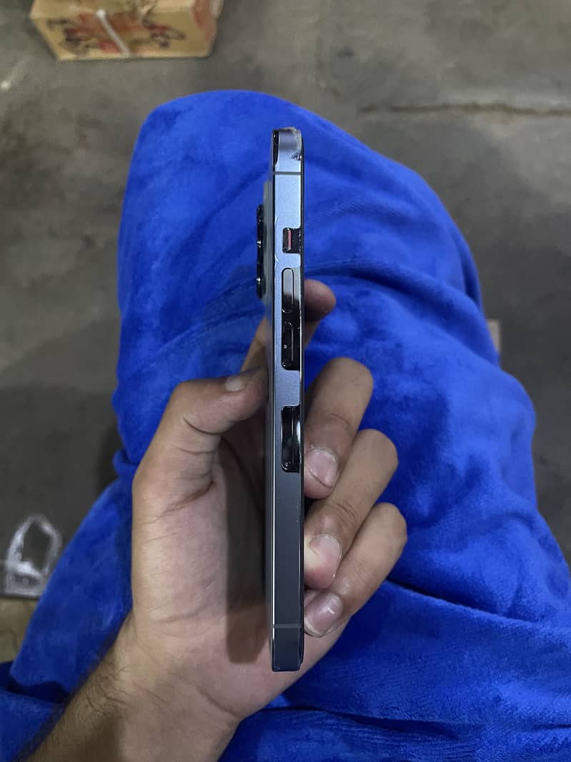 Apple iPhone 13 Pro 2
