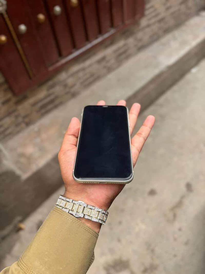 Apple iPhone 11 4