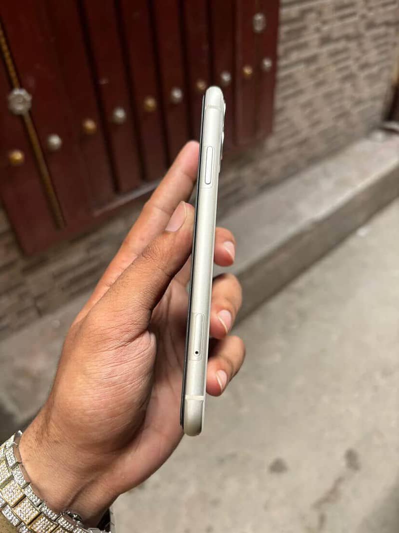 Apple iPhone 11 5