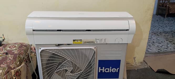 Haier DC inverter AC Heat and Cool 2 season used just kit problem Neat