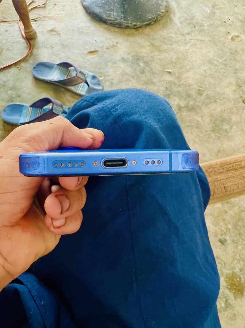 Apple iPhone 16 2