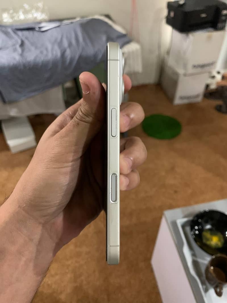 Apple iPhone 16 0