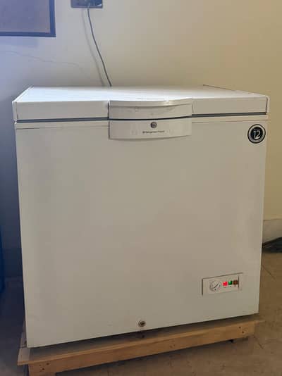 Dawlance deep freezer