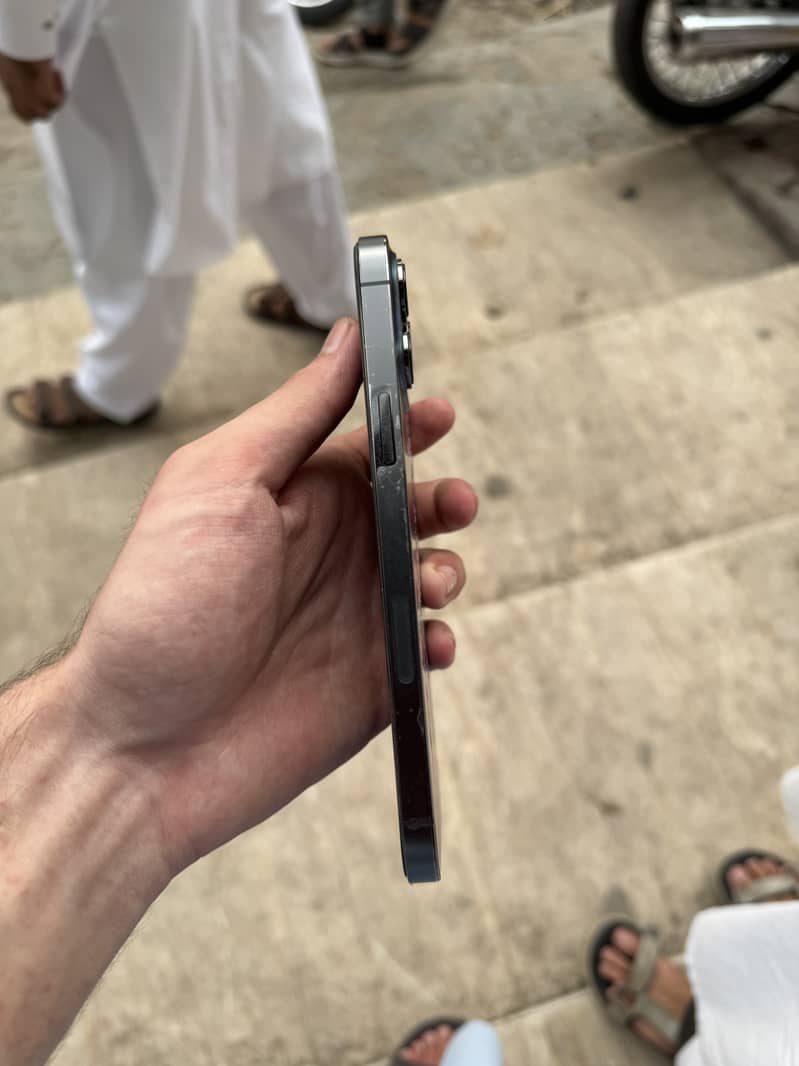 Apple iPhone 13 Pro Max 1