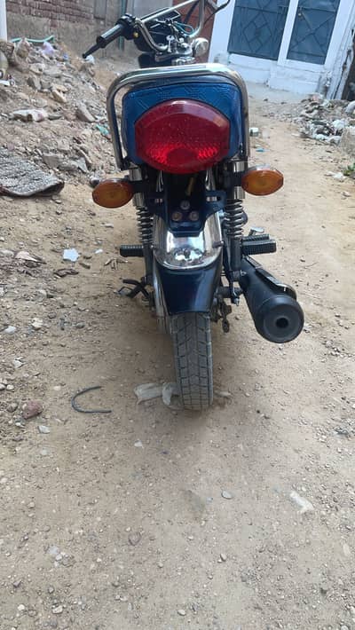 Honda CG125  good condition 10 by 8.  Ladka no number. Exchange offer.