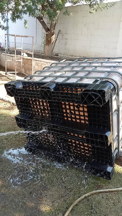 1000 Liter IBC water Tank With Iron Cage