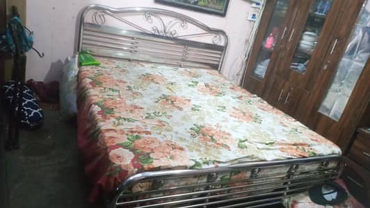 isteell bed and metress