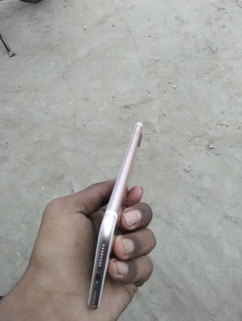 Apple iPhone 7 Plus 3
