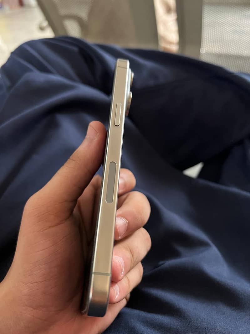 Apple iPhone 15 Pro Max 2