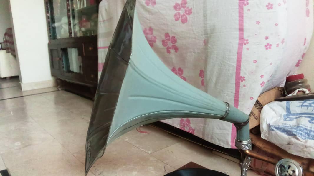 Gramophone 4