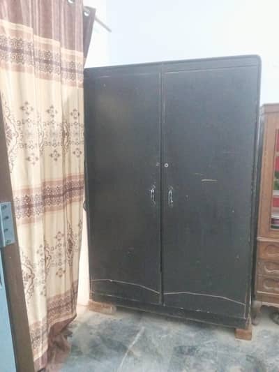 فل سائز دو دروازے والی الماری برائے فروخت Almari/Wardrobe