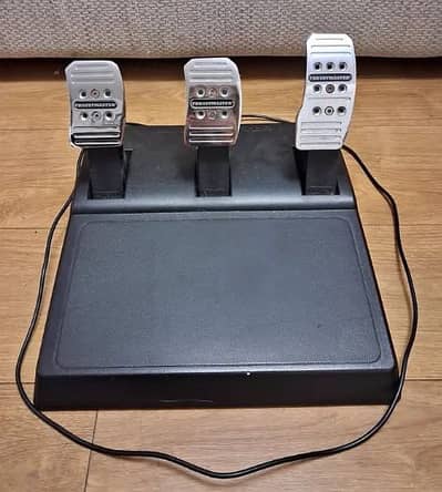 Thrustmaster pedals (t3pa)