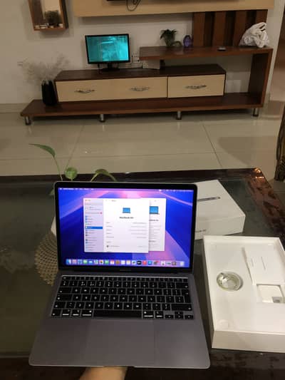 Apple macbook 2020 Air 8/256gb Full box