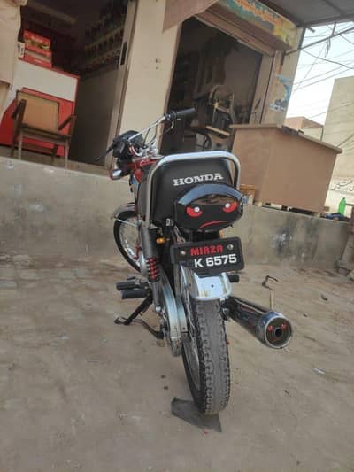 HONDA 125 cg motorcycle urgent sale kerna hai rabta kary 0327/75/17022