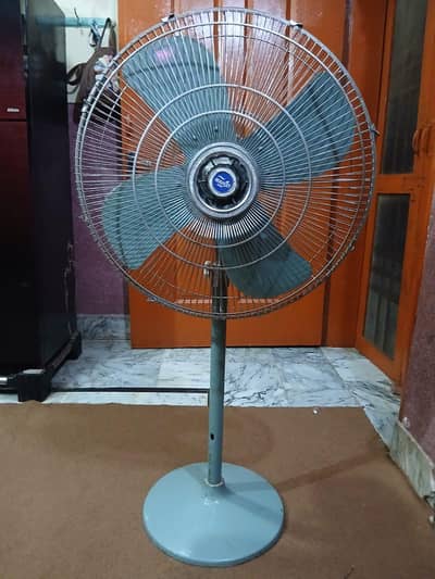 Wahid fan full size 10 by 10 condition