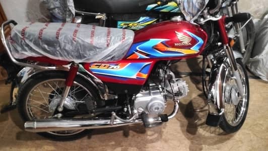 CD 70 FOR SALE NEW CONDITION ONLY 700 KM USED.  03287804093