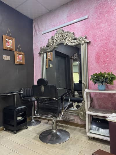 Salon chairs used in good condition