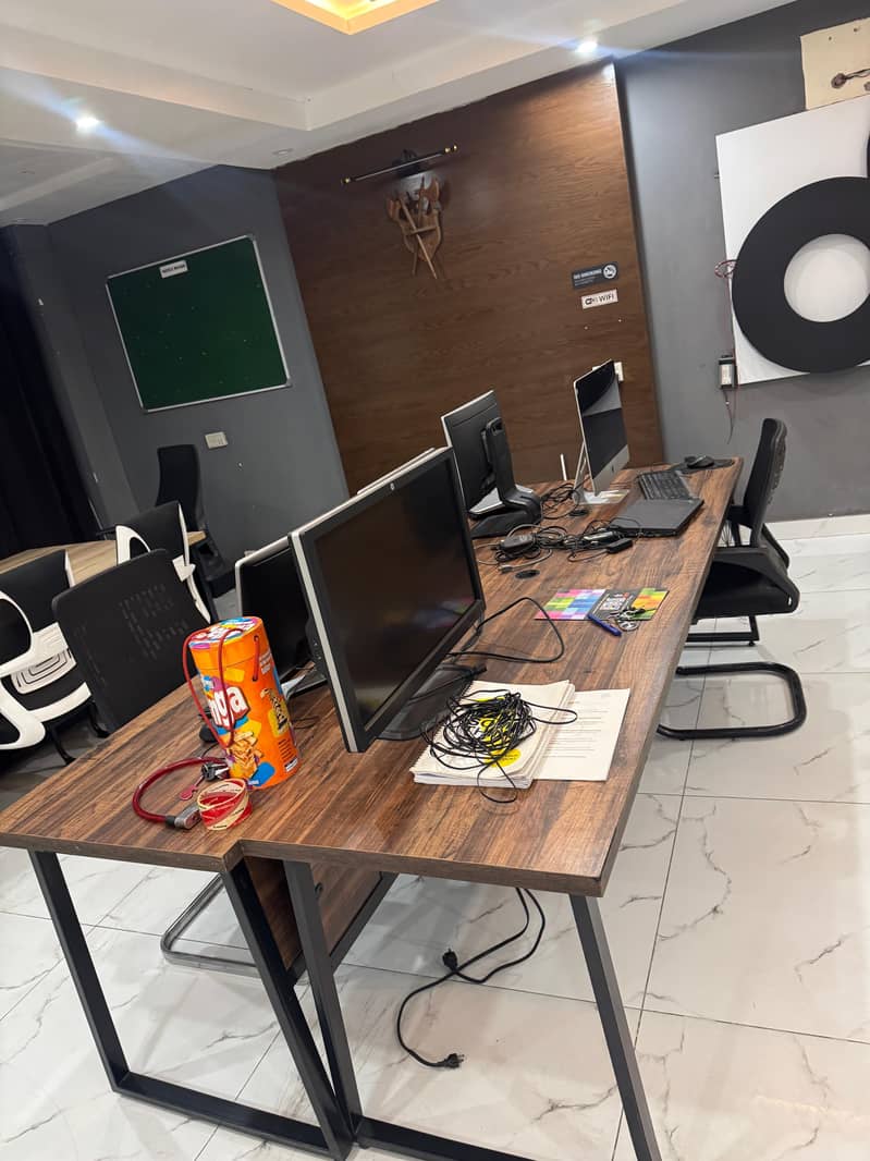 USED OFFICE WORKSTATIONS 1