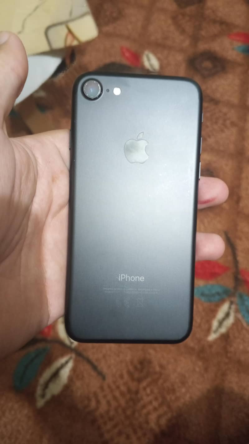 Apple iPhone 7 0