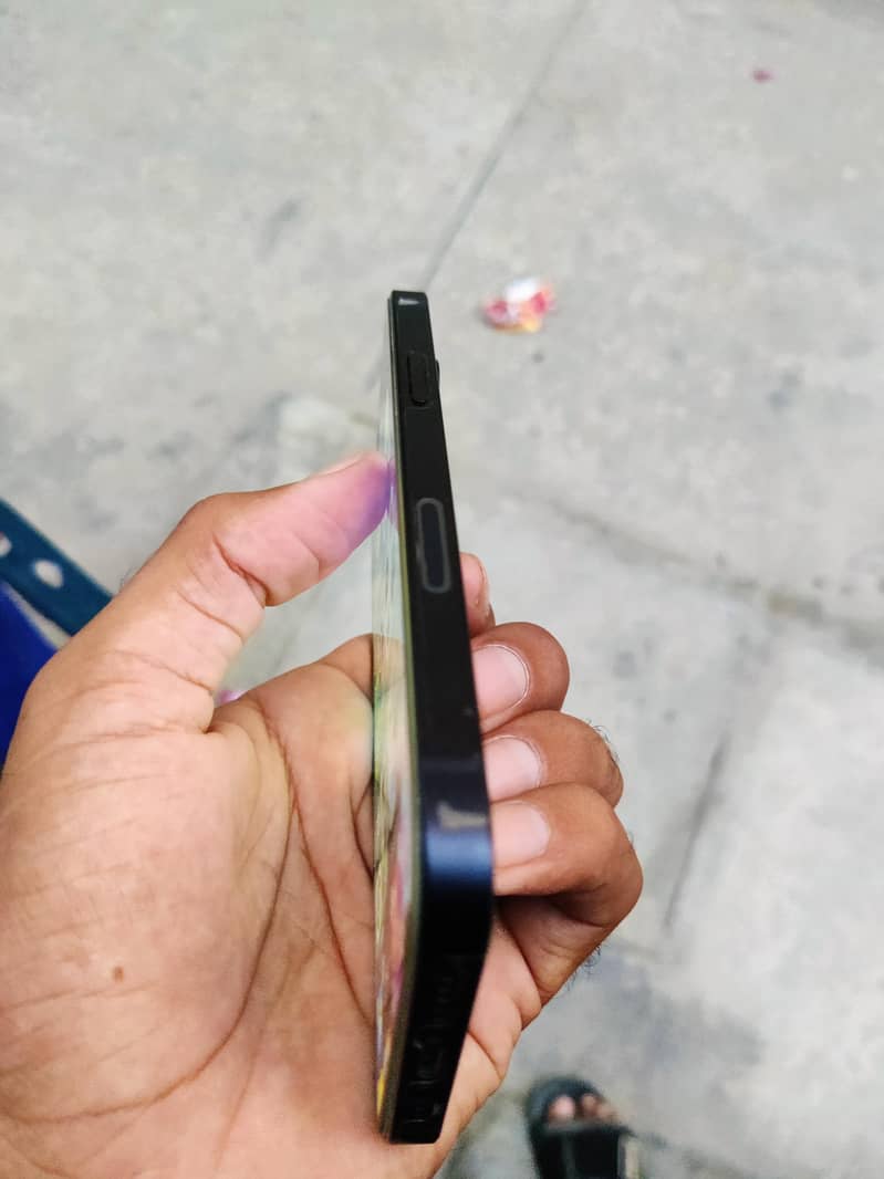 Apple iPhone 12 1