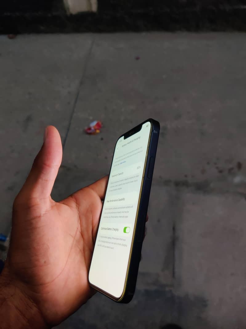 Apple iPhone 12 3