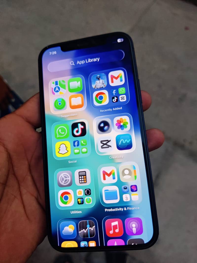 Apple iPhone 12 4