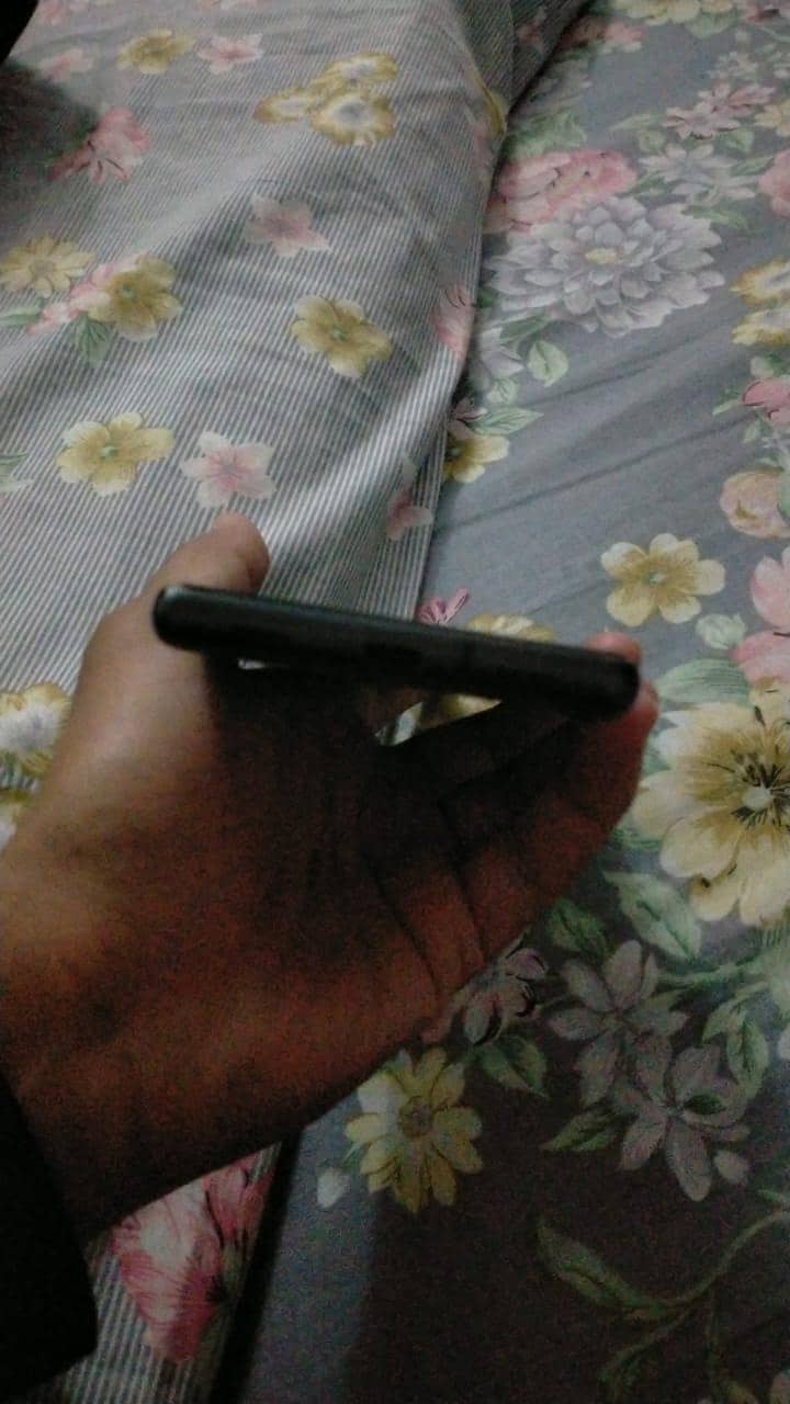 Google Pixel 7a black 3