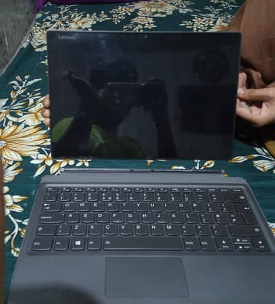 Lenovo tablet bhi hai laptop bhi hai