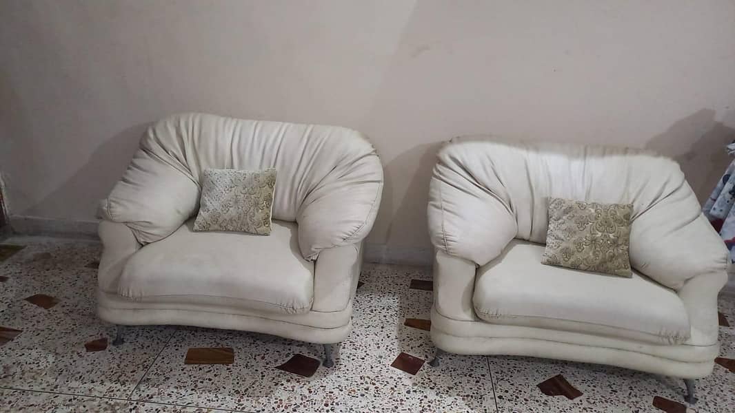 2 seater Sofa 0