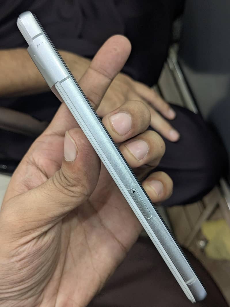 Google Pixel 7 4