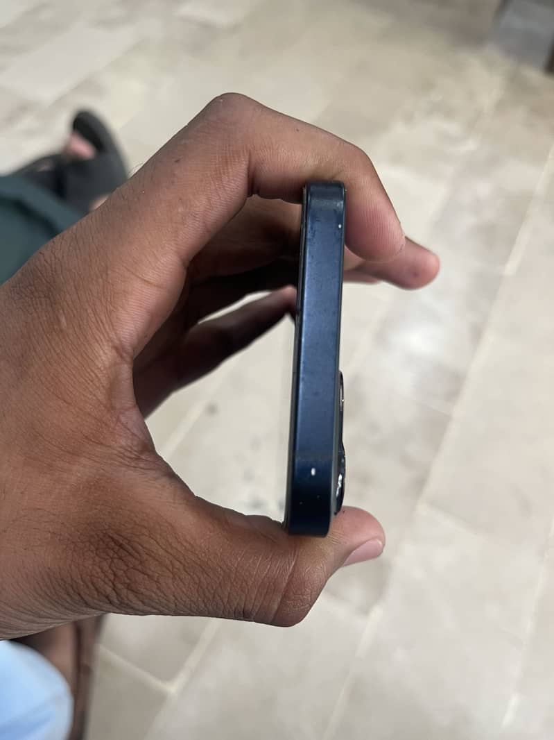 Apple iPhone 13 1