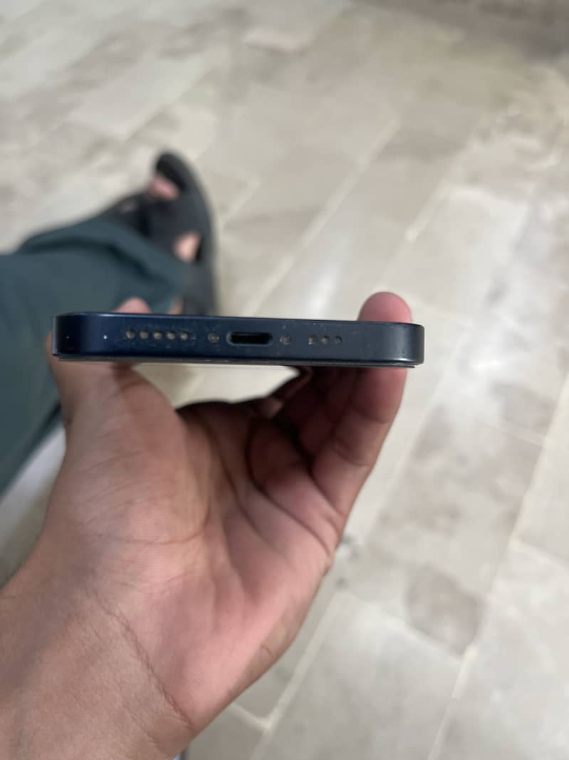 Apple iPhone 13 2