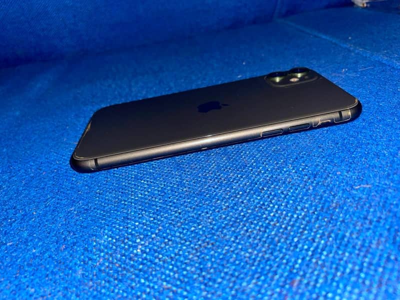 Apple iPhone 11 4