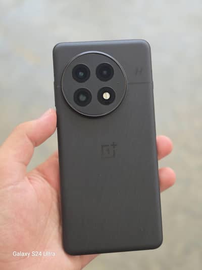 One Plus 13 5G 12+12 256 Snapdragon 8 Elite 8 By 10 Waterpack 100% OK