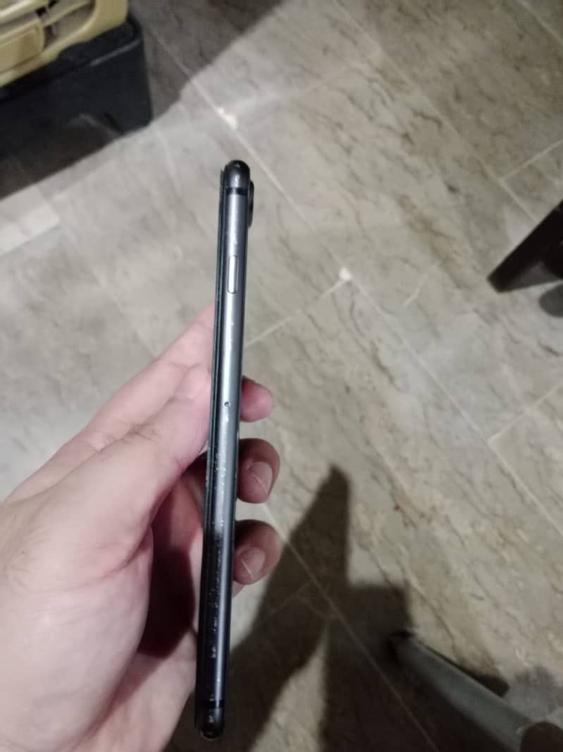 Apple iPhone 8 Plus 1
