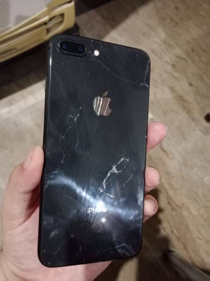 Apple iPhone 8 Plus 4