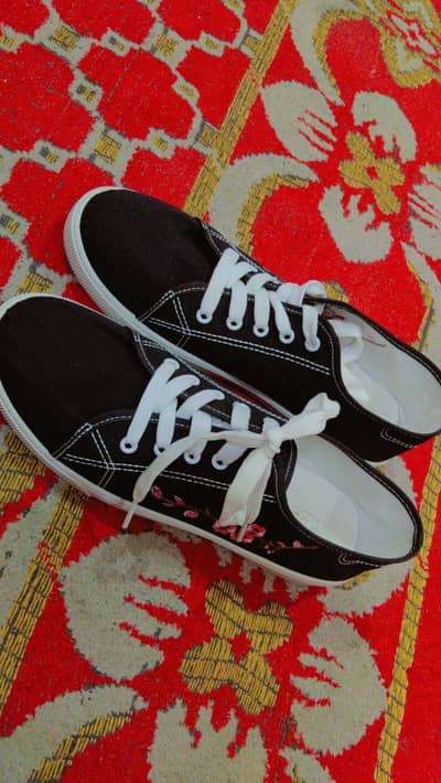Comfortable and Stylish Sneakers For Girls