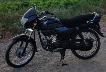 Honda pridor for sale 9 by 10 condition WhatsApp number 03062826911