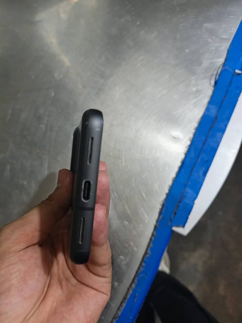Google Pixel 8 4