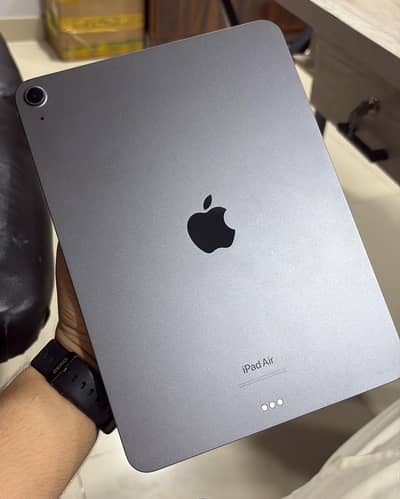 Apple ipad M1 5th Generation 256 GB