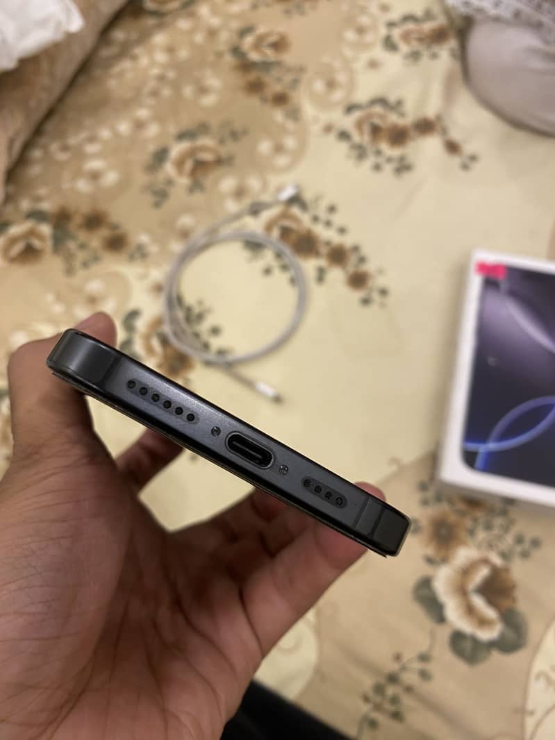 iPhone 16 Pro Max 3