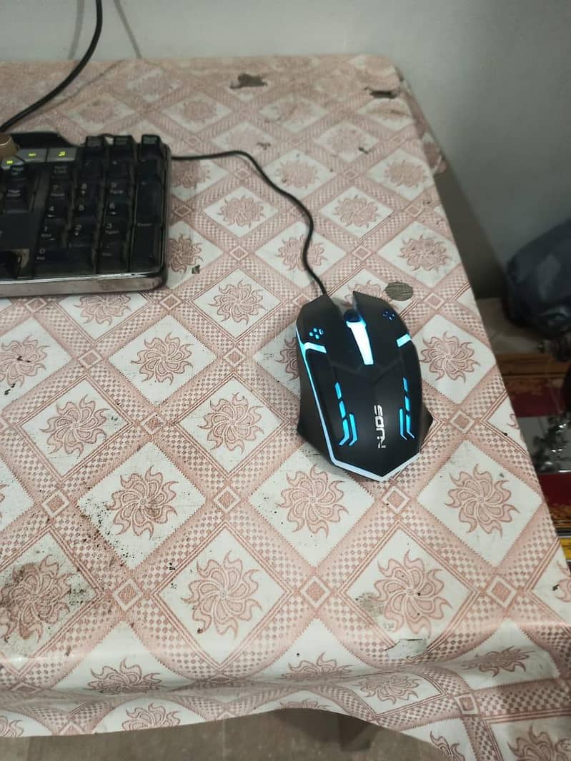 gaming pc . . . . . . . . 8