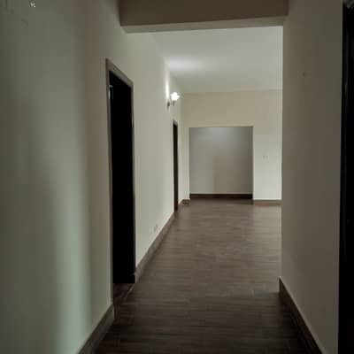 10 MARLA 3 BEDROOM APARTMENT AVAILABLE FOR RENT