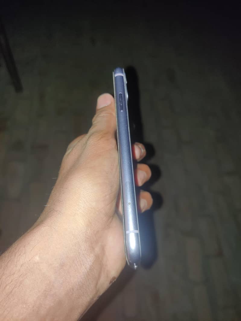 Apple iPhone 11 3
