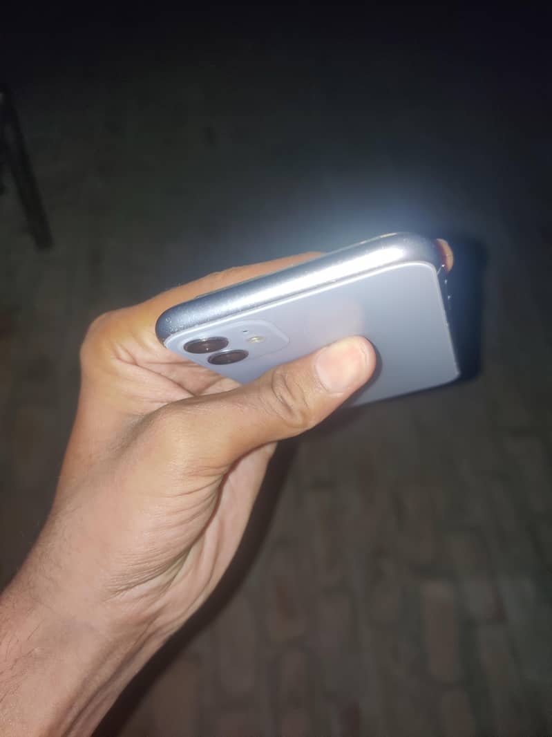 Apple iPhone 11 4