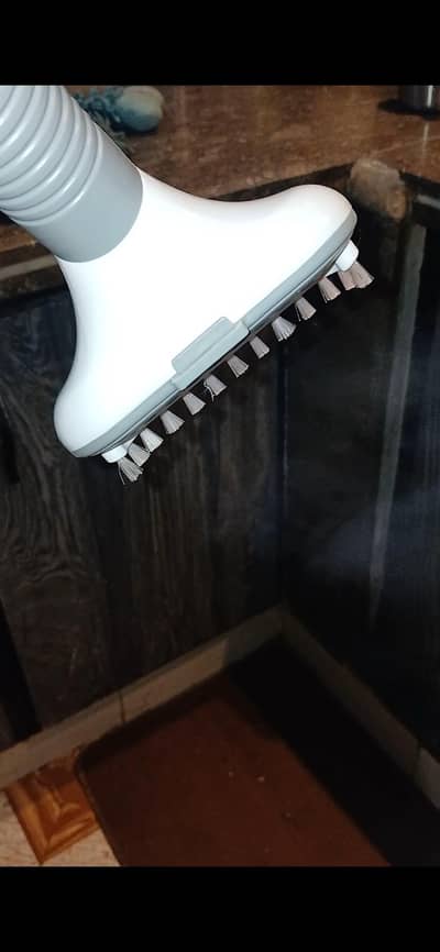 Krypton Garments Steamer, 10/10 condition, used. 15000 (negotiable)