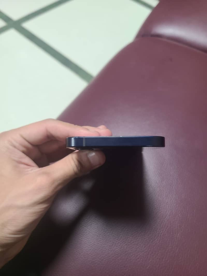 Apple iPhone 12 2