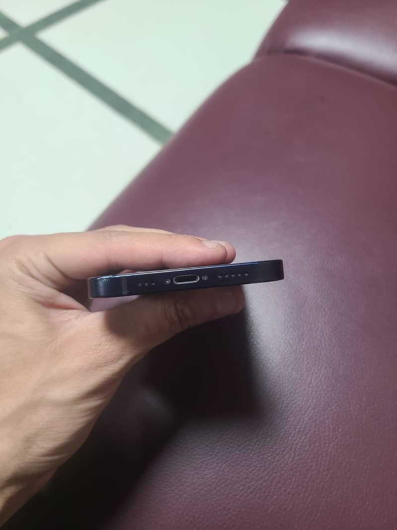 Apple iPhone 12 6